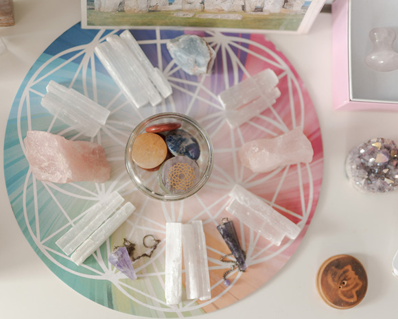 Relaxtherapy crystal circle and ornaments flatlay